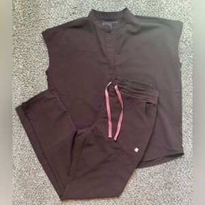FIGS Scrub set - Limited edition color Espresso. Small top, small tall pants.